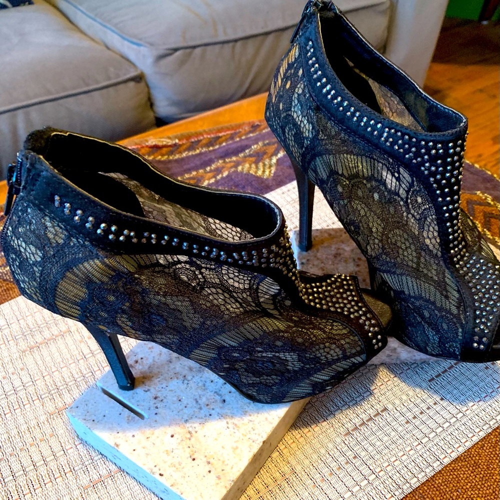 Women lace sandals